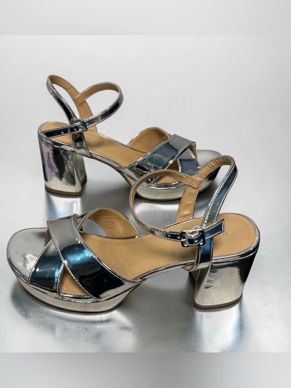 Kenneth Cole Reaction Metallic Silver Platform Block Heel Sandals, size 9.5, NWO